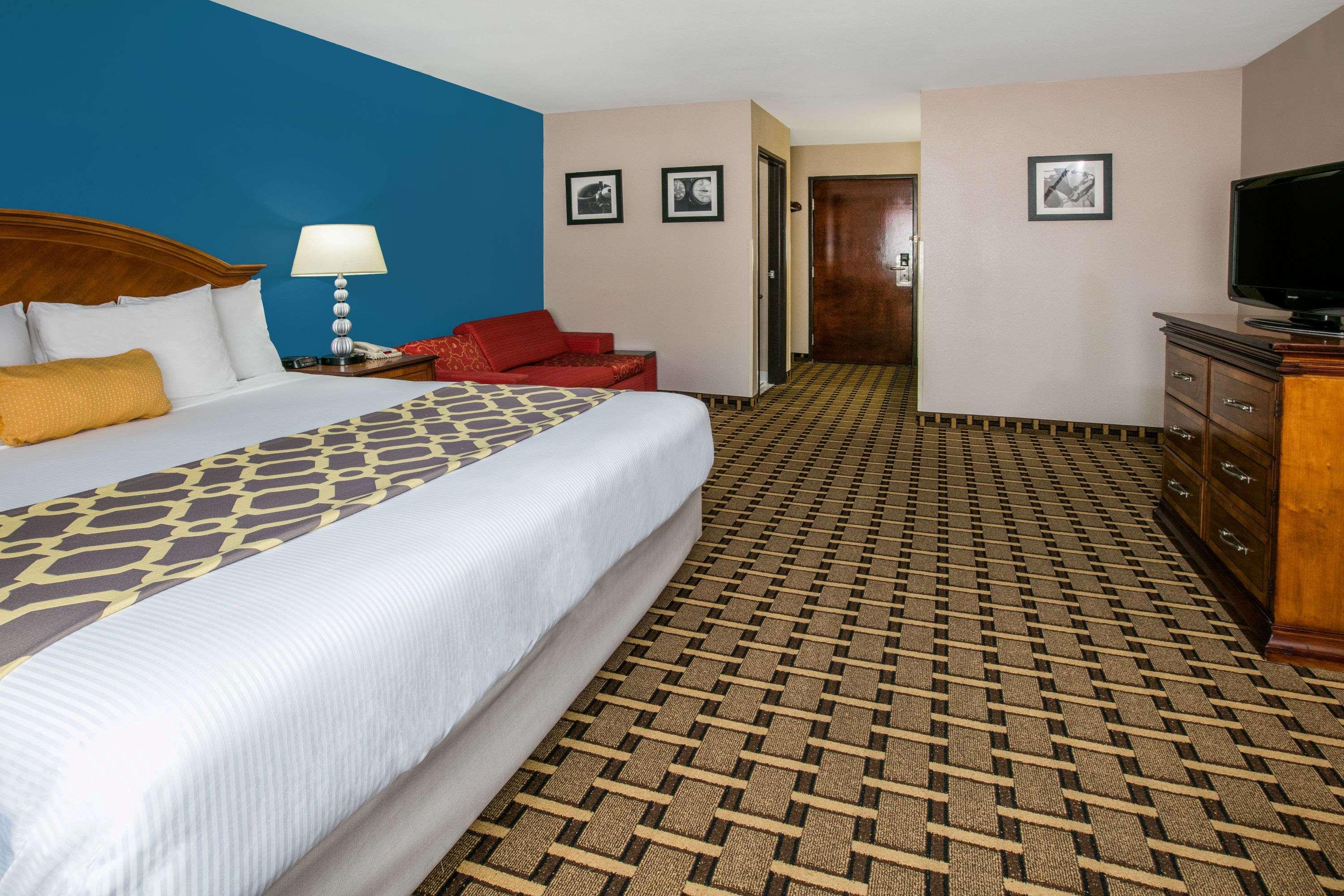 Baymont By Wyndham Lawton Hotel Exterior photo